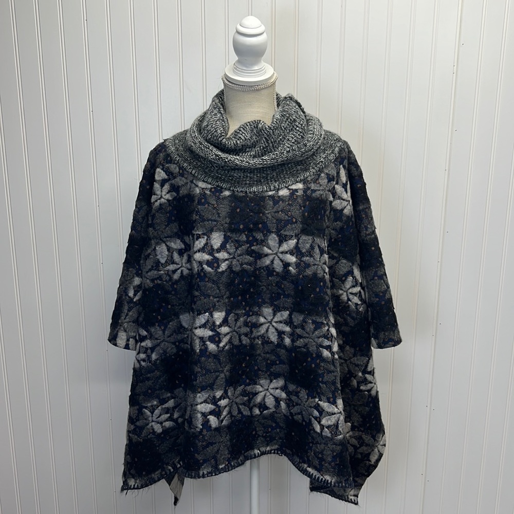 Wintertide Reversible Poncho